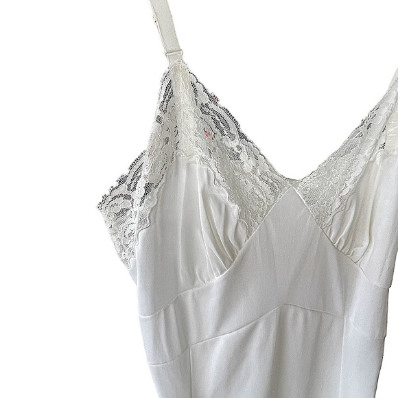 MOVIE Star Vintage Delicate Lace Trim Full Slip Chemise Dress Size 34 - Picture 6 of 8